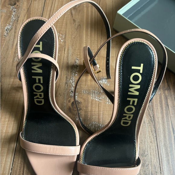 Cream and Gold Shoes with Elegant Design - Picture 4 of 4